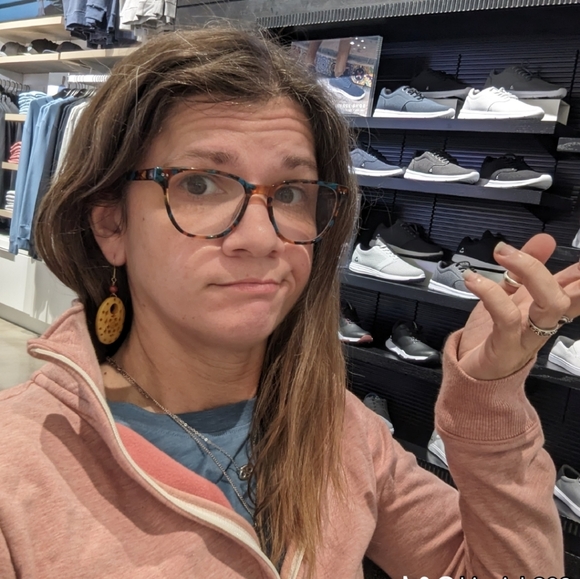 Meet your Posher, Brandy - Picture 2 of 3